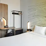 B&B Hotel Argenteuil מלון 3*