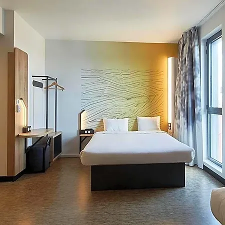 B&B Hotel Argenteuil Otel 3*